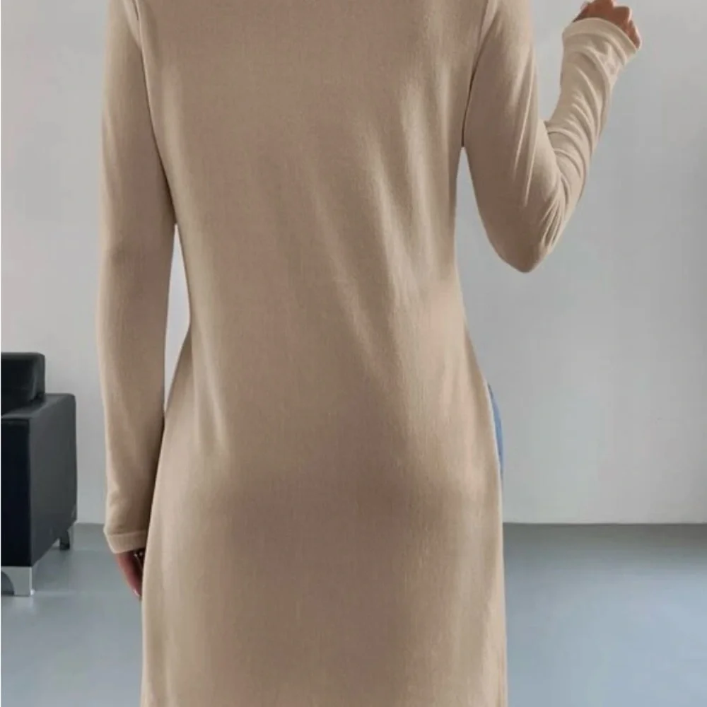 🌸S32 - SHEIN Essence Solid Hem Long Tee🤎